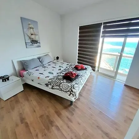 Seafront Bedroom In * سليمة