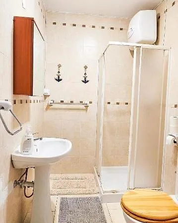 Seafront Bedroom In 슬리에마
